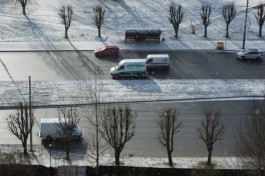 МЧС предупреждает о гололедице и снежных накатах на дорогах Калининградской области