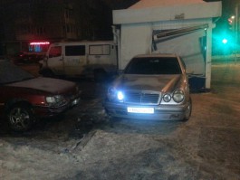 В Калининграде «Мерседес» протаранил киоск при движении задним ходом (фото)