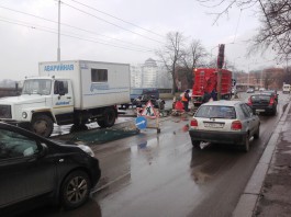 На ул. Черняховского в Калининграде произошла авария на водопроводе: движение затруднено (фото)