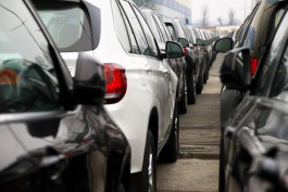 Калининградцы массово скупают автомобили из-за роста валют