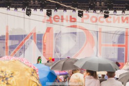 «Дети, зонтики и танцы»: в Калининграде отметили День России (фото)