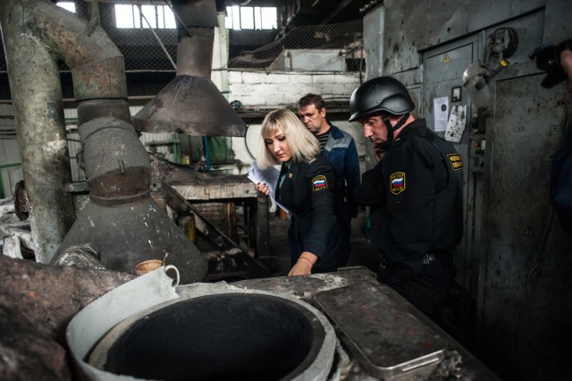«Газовая камера»: судебные приставы опечатали оборудование завода «Браво-БВР» в Прибрежном (фото, видео)