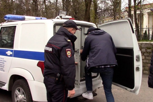 Суд арестовал двоих калининградцев, которые устроили пожар во время матча «Балтики»