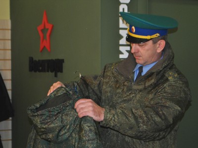 «„Вежливые мишки”, фуражки и беспилотники»: в Калининграде открылся военторг Минобороны (фото)