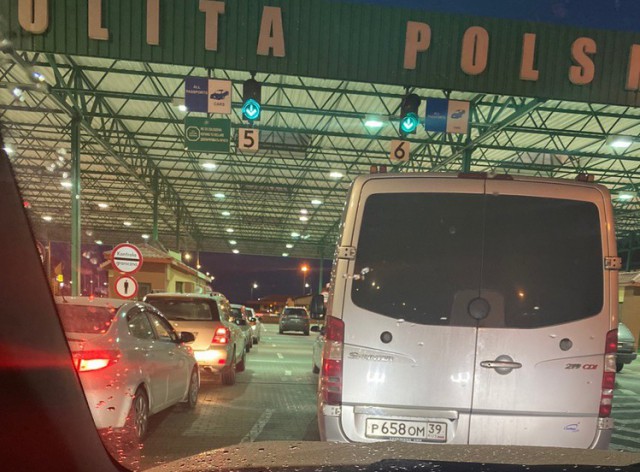 «Совет дня — сидите дома»: калининградские автомобилисты жалуются на очереди на границе с Польшей