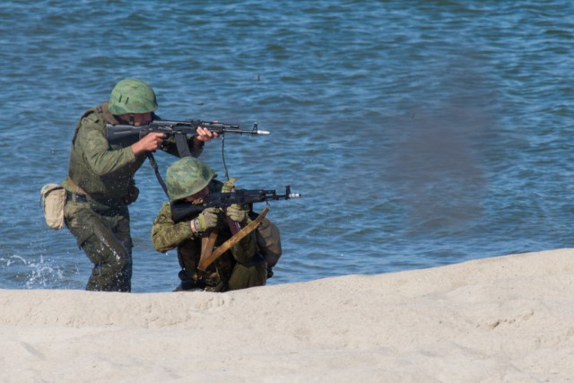 Разведчики морской пехоты Балтфлота уничтожили диверсионную группу условного противника