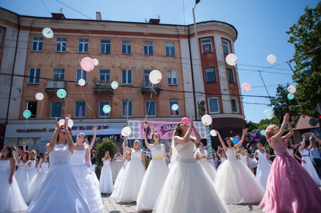 В Калининградской области смягчают коронавирусные ограничения для проведения свадеб и банкетов
