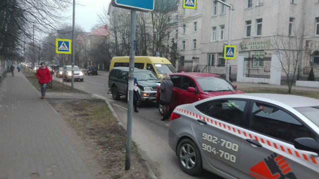 Из-за ДТП на улице Артиллерийской в Калининграде образовалась огромная пробка