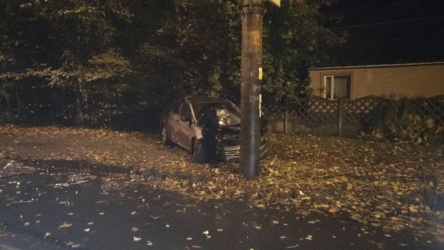 В Калининграде водитель «Хёндая» врезался в столб и скрылся, пострадала пассажирка