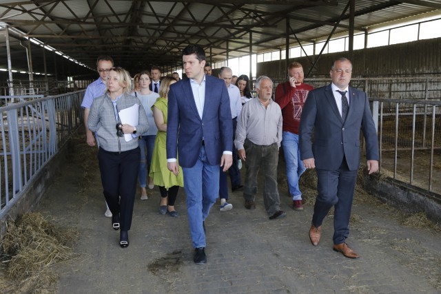 «Есть прогульщики, есть импотенты»: как губернатор проверял багратионовских фермеров