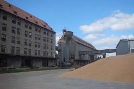 В Черняховске продают завод панировочных сухарей со старинными элеваторами
