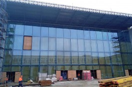 В новом кампусе БФУ в Калининграде завершают остекление здания конференц-комплекса