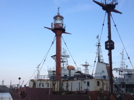 К концу июня плавучий маяк «Ирбенский» планируют отбуксировать из Кронштадта в Калининград