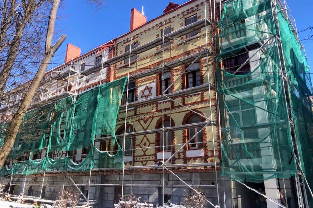 Фонд капремонта начал сбор средств для восстановления скульптуры на историческом доме в Калининграде