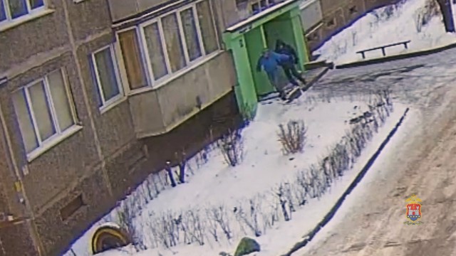 В Калининграде двое налётчиков избили камнем бизнесмена и украли 1,1 млн рублей (видео)