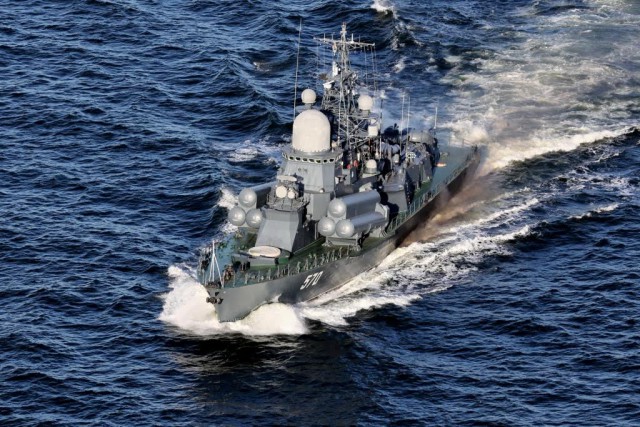 Военные корабли проведут стрельбы в Балтийском море