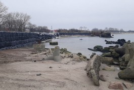 Авандюну из мешков на Балтийской косе планируют укрепить крупным камнем (фото)