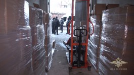 Полицейские изъяли со склада в Калининграде 33 тысячи бутылок немаркированного алкоголя (видео)