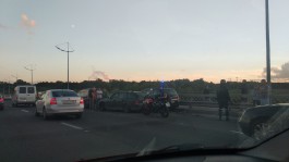 Из-за массового ДТП на Берлинском мосту образовалась пробка (видео)