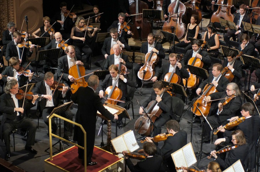 «Музыка с небес»: Денис Мацуев с оркестром Юрия Темирканова выступили в Калининграде (фото)