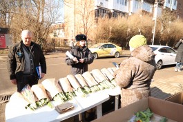 За праздники в Калининграде составили 40 протоколов на незаконных торговцев цветами