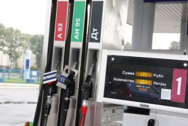 «Коммерсантъ»: Крупные нефтекомпании увеличивают цены на топливо, чтобы отыграть повышение НДС