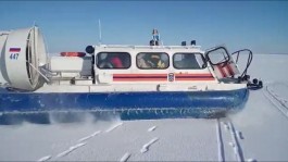 В Калининградском заливе спасатели вытащили четырёх рыбаков из провалившейся под лёд машины