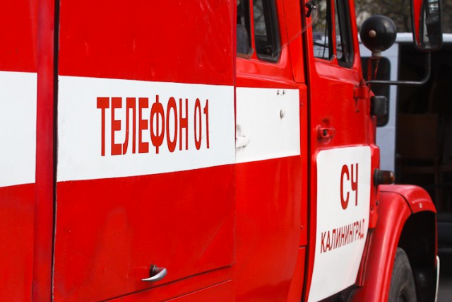 При пожаре на ул. Ольштынской в Калининграде пострадали два человека