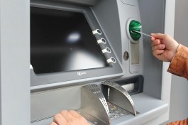 «Фальшивка»: порядок действий при получении поддельной купюры из банкомата