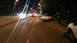 На ул. Гагарина в Калининграде грузовик после двойного ДТП сбил пешехода на тротуаре