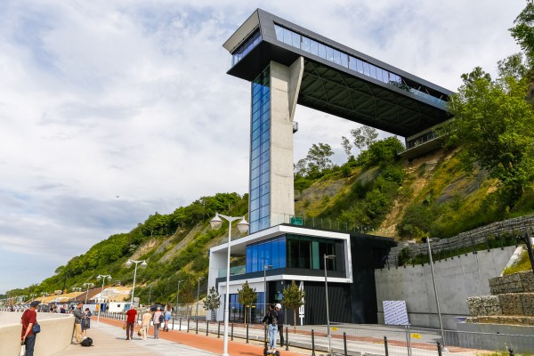 «Ветер и Владимир»: в Светлогорске открыли лифт на променад «Панорама VV» (фото)