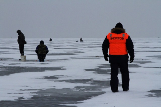 МЧС провело в Калининградской области рейд по предотвращению нарушений на зимней рыбалке