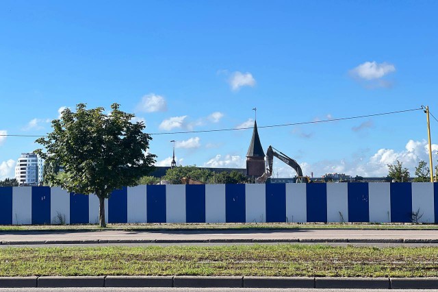 В Калининграде планируют убрать часть забора вокруг территории Дома Советов