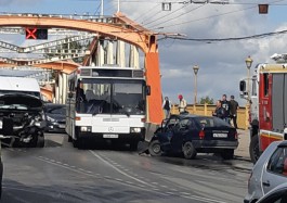 УМВД: В аварии на Киевской пострадали водитель «Опеля» и шесть пассажиров маршрутки