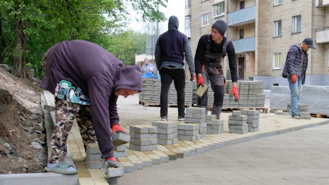 Власти Калининграда рассказали, какие дороги и тротуары отремонтируют на этой неделе