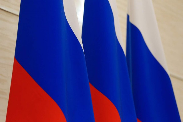 Калининградским школам выделили 13,2 миллиона рублей на покупку гербов и флагов РФ