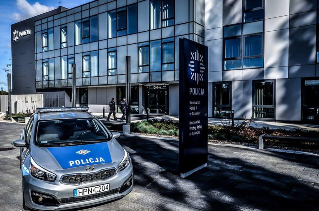 Полиция Гданьска разыскивает неизвестных, которые забросали камнями машину калининградцев