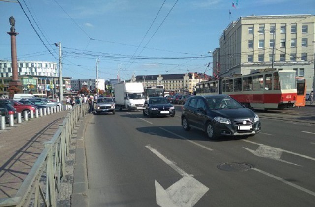 В Калининграде на площади Победы упал в автобусе 30-летний пассажир