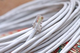 На улице Громовой воры кабеля оставили жильцов дома без интернета