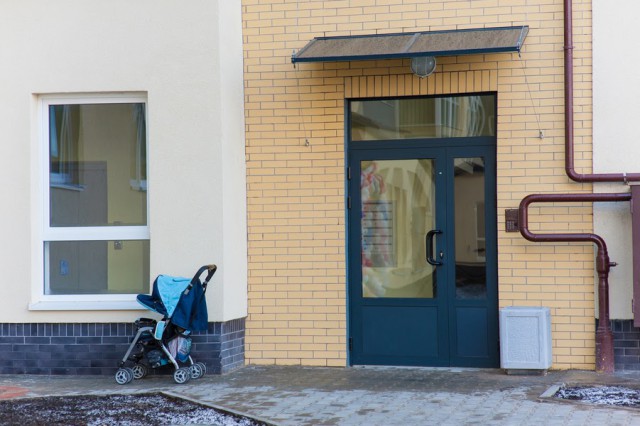 На Ленинском проспекте в Калининграде мужчина украл у соседки детскую коляску 