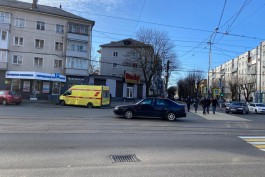 В центре Калининграда «Сааб» сбил человека на пешеходном переходе (видео)
