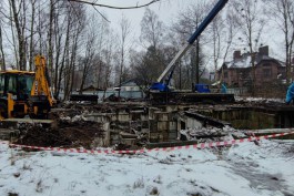 В парке «Времена года» в Светлогорске начали убирать заброшенный фундамент (фото)