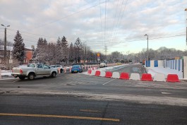 «Пока без коллапса»: как перекрыли движение рядом с двухъярусным мостом в Калининграде (фото)