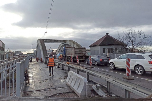 Ремонт моста на улице Вагоностроительной в Калининграде продолжат в середине апреля
