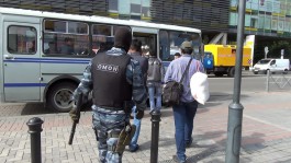 Полицейские поймали на рынке в Калининграде 14 мигрантов-нарушителей (фото)
