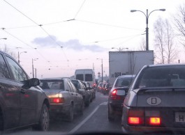 На ул. Киевской сломался грузовик: движение в сторону центра затруднено