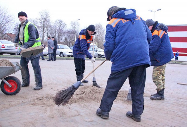 В Калининграде у дворника угнали тележку с песком