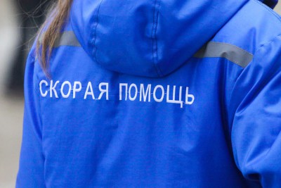 На улице Карташёва в Калининграде автомобиль сбил 29-летнего мужчину