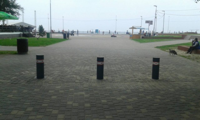 На пешеходных зонах Зеленоградска установили столбы для ограничения въезда
