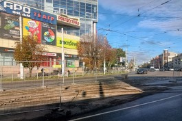 На перекрёстке Ленинского проспекта и Шевченко в Калининграде начали убирать брусчатку  (фото)